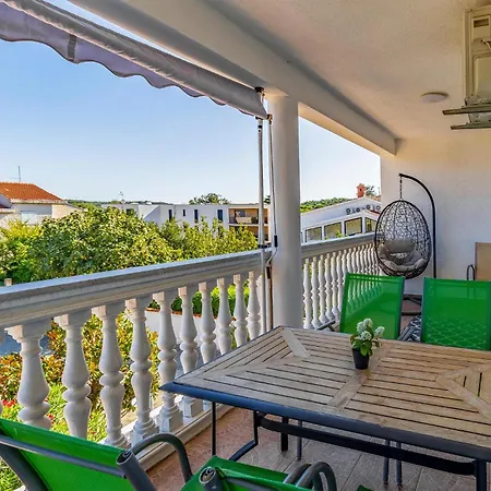 Apartment Stunning In With Wifi Banjole